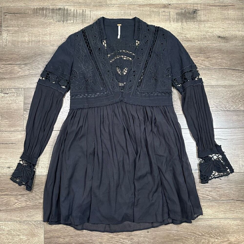 Free People Women’s Size 0 Lace Boho Mini Plunge Neck Dress Black Long Sleeve